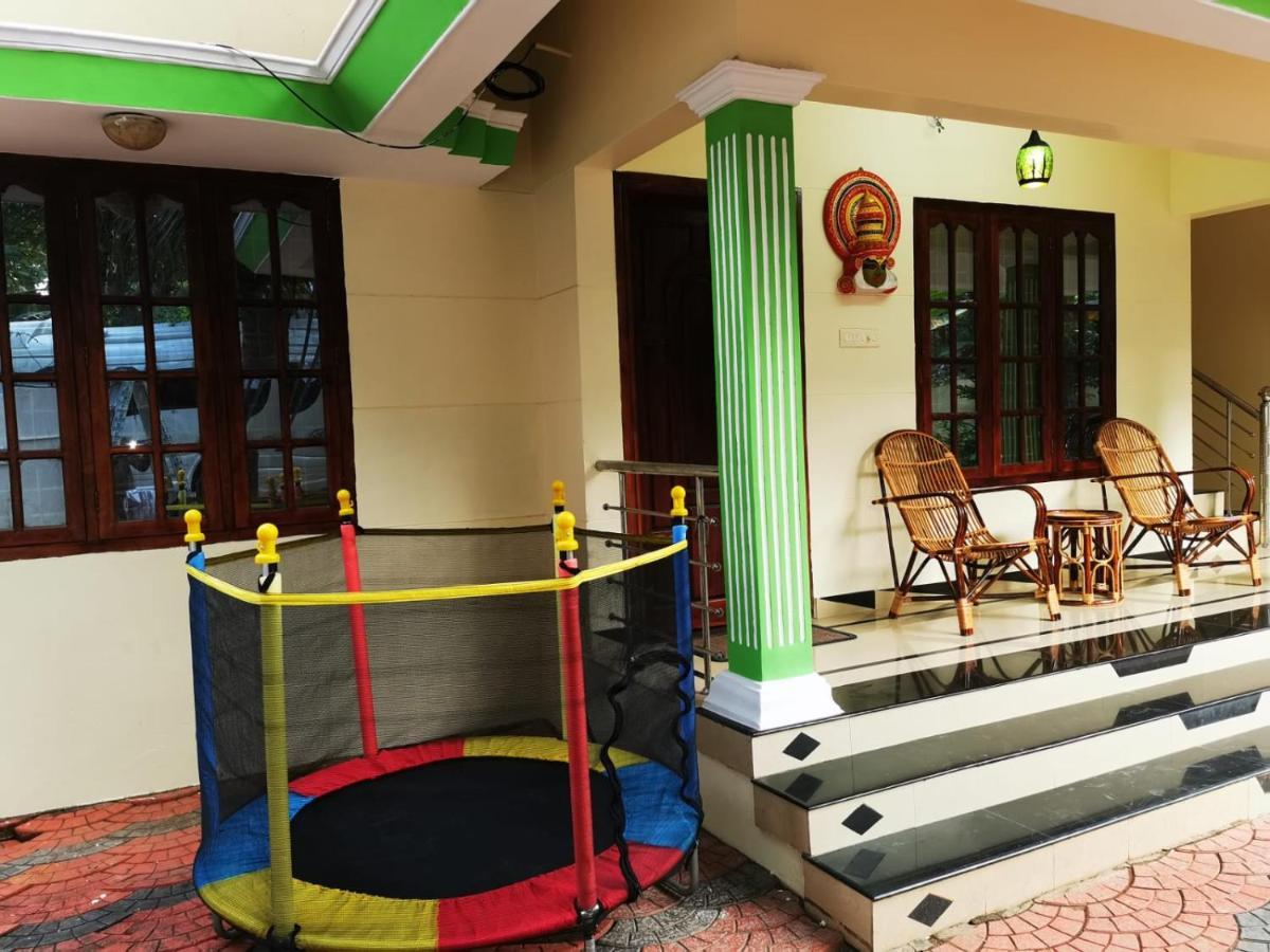 J2 Home Stay - Luxury Homes With Caravan Services Thiruvananthapuram Eksteriør billede